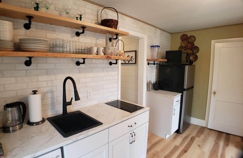 Port Crane Apartment | Welcome to Osborne Creek!