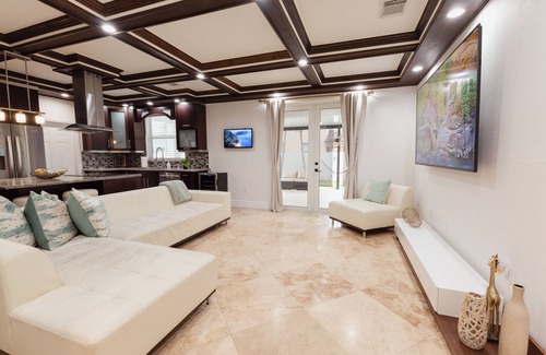 Ludlam Villa | Welcome to our Miami Getaway! Discover our stylish, comfortable luxurious villa!