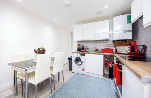 West Kensington Apartment | Welcome to Plotseeker’s 3 Bed 3 Bathroom Flat in Kensington B
