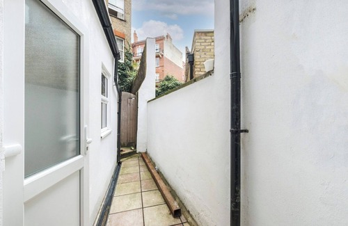 West Kensington Apartment | Welcome to Plotseeker’s 3 Bed 3 Bathroom Flat in Kensington B