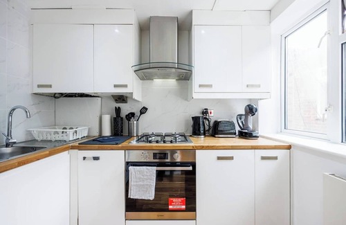West Kensington Apartment | Welcome to Plotseeker’s 2 Bedroom Charming & Magnificent Flat