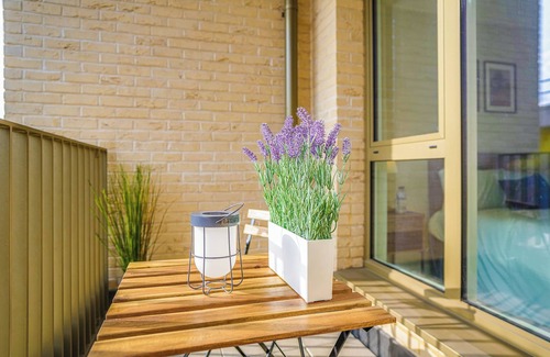 Oval Apartment | Welcome to Plotseeker’s Bright & cosy 1-bed flat in vibrant Vauxhall with A/C, private balcony & space for 4. Walk to Vauxhall & Oval stations—reach Big Ben & London Eye in 10 mins.