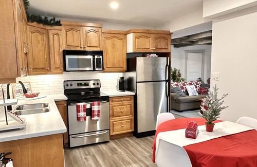 Collingwood House | Welcome to PonyTrail Spacious Family Townhome.Dog Friendly.Minutes to Blue Mountain