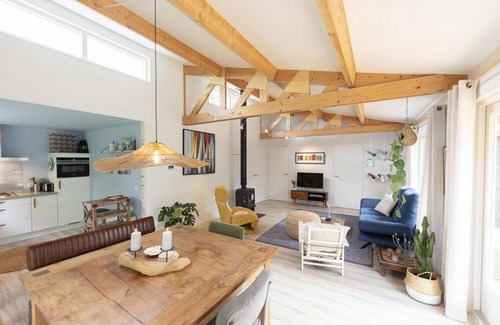 Ouddorp House | Welcome to Prinsenhof 62, a beautiful holiday home in the serene nature park Prinsenhof, where you will find the peace and relaxation you need.