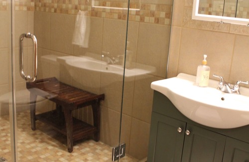 Gibbon House | Welcome to River Run 2-bedroom Barn Cottage