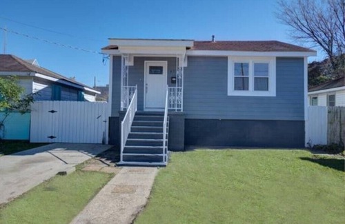 Whitney House | Welcome to Seville