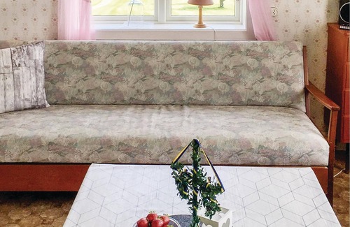 Nassjo Municipality House | Welcome to Småland in this beautiful cottage where you can rent the first floor. The interior is ful