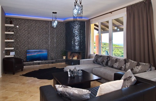 Notos Villa | Welcome to the view of the Mediterranean