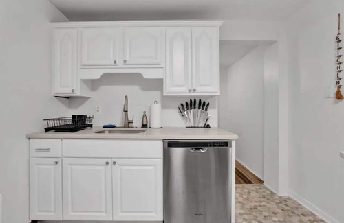 Easton House | Welcome to this charming townhouse located in the heart of Easton, Pennsylvania!