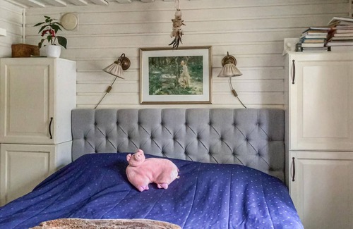 Jarlasa House | Welcome to this inviting cottage in a wonderful location on the lake.