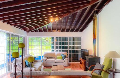 Caloura House | WelcomeBuddy - Casa Tia Néné - Green Glassyard