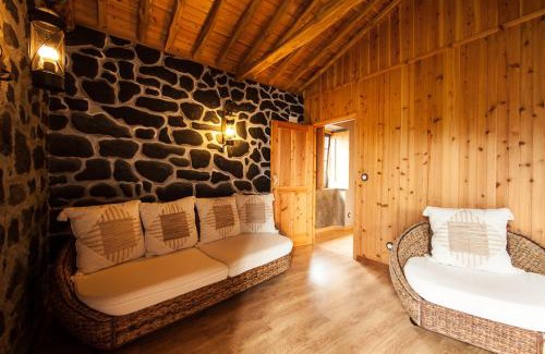 Cais do Pico House | Welcoming House in São Roque do Pico with Mountain View