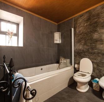 Cais do Pico House | Welcoming House in São Roque do Pico with Mountain View