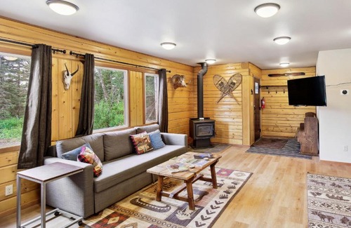 Meadow Lakes House | Welcoming Wasilla Cabin with Patio!