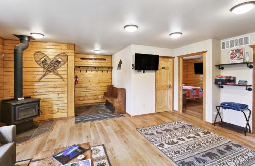 Meadow Lakes House | Welcoming Wasilla Cabin with Patio!