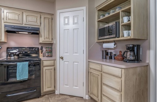 Bullard House | Well Appointed Lake Front Ranch that Sleeps 10