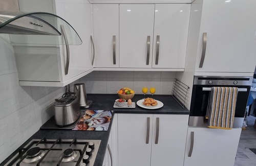 Abercwmboi House | Well designed house - Bronallt Luxury sleeps 6