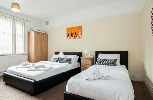 Bootle House | Well equipped large triple/family room 6@The Jolly