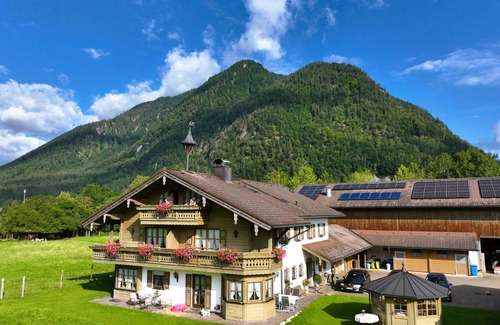 Weissbach Apartment | Well-equipped vacation apartment for 1-3 people with an unobstructed view of nature