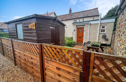 Ringstead House | Well Furnished Holiday Cottage In The Heart Of Docking, Norfolk Ref 99009Ht