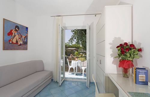 Forio Bed & Breakfast | Wellness and Relaxing Time in Ischia per 16 People
