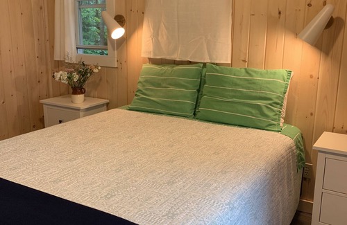 Whitney Cottage | West-facing Hay Lake cottage with access to Algonquin Park