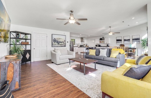 West Fork House | West Fork Pool and Hot Tub- 10 mins to Fay, Devils Den