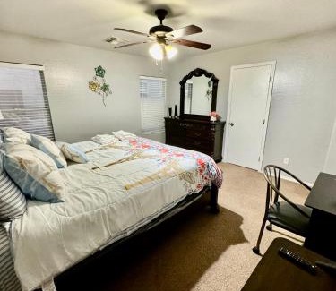 Trailwood House | West PHX Cozy king suit with private bathroom Inside a house