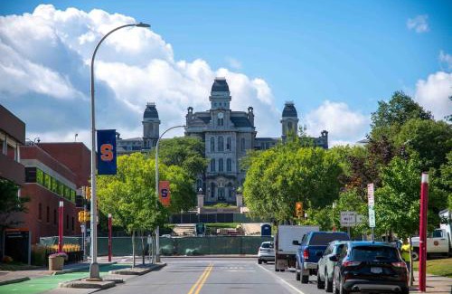 Eastside House | Westcott 2BD Apt in Mansion mins SU & JMA Dome