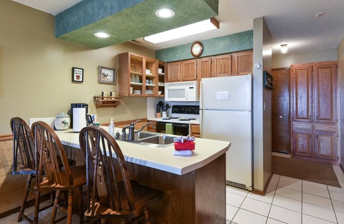 Notch Estates Condo | Westcreek Lodge @ Notch-vaulted Ceilings, 2 Pools, Private Lake, 1 Mile to Sdc!