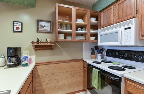 Notch Estates Condo | Westcreek Lodge @ Notch-vaulted Ceilings, 2 Pools, Private Lake, 1 Mile to Sdc!