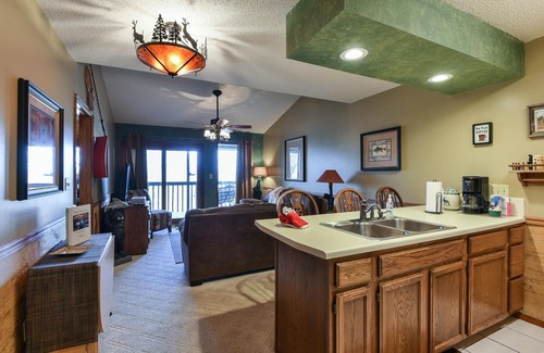 Notch Estates Condo | Westcreek Lodge @ Notch-vaulted Ceilings, 2 Pools, Private Lake, 1 Mile to Sdc!