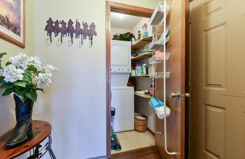 Notch Estates Cabin | Westcreek Ranch @ Notch - NO Stairs! 2 Pools, Fishing Lake, 1 Mile to Sdc!
