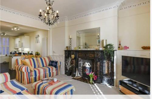 Aberdovey Apartment | Westhaven 5 Beachfront Luxury-free Parking Permit