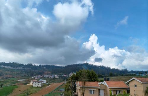 Ooty Bed & Breakfast | Westhill Daffodils Inn - II Ooty