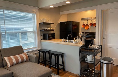 Westport Apartment | Westport/Mid City 2 bed 1 bath haven with lots of natural light