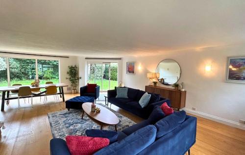 Weybridge House | Weybridge Stunning Five Bedroom House With Garden