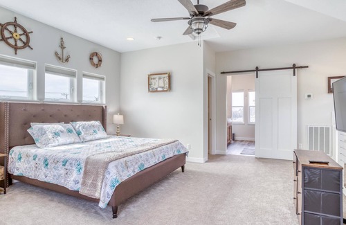 Depoe Bay House | Whale Tale and Arcade