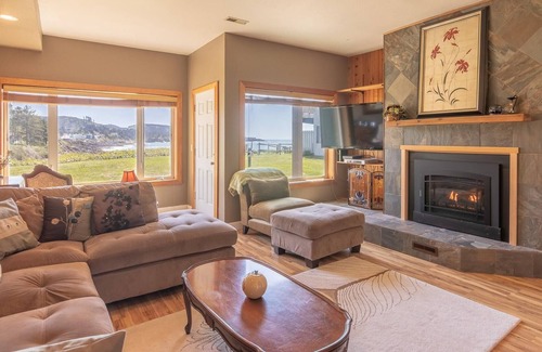 Depoe Bay House | Whales Song