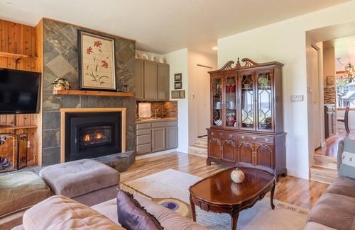 Depoe Bay House | Whales Song