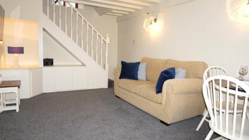 Llanfyllin House | Wheat Cottage - 5* Cyfie Farm with private covered hot tub