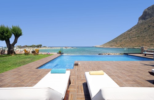 Stavros Villa | When the pool touches the sea.In front of the beach Antony Quinn danced syrtaki!