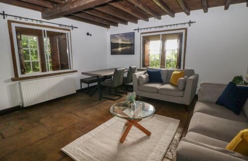 Hathersage House | Whim Cottage