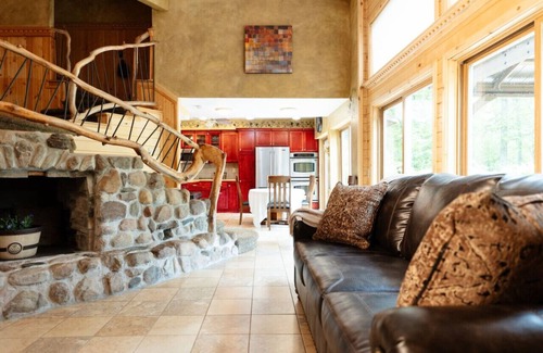 Ossipee House | Whimsical retreat! One of a kind stay! A hidden gem!