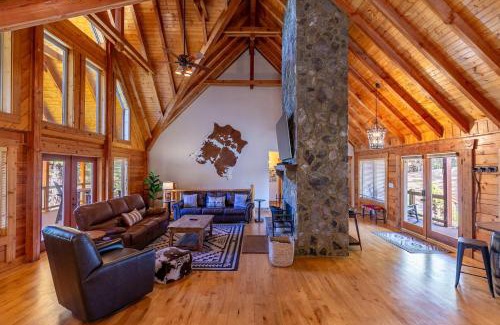 Jefferson House | Whiskey River by The New