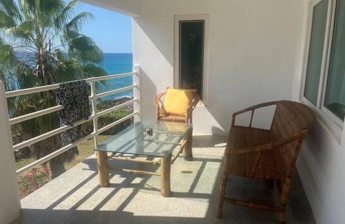 Whitehouse House | Whispering Clouds Beach House