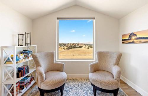 Paso Robles Villa | Whispering Oaks Manor-Pets Ok, Spa, Game room