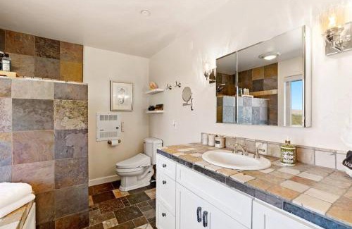 Paso Robles Villa | Whispering Oaks Manor-Pets Ok, Spa, Game room