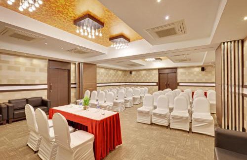 Vidhyadhar Nagar Hotel | Whispering Palms Hotel Jaipur