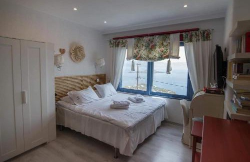 Katakali Villa | White-Blue Luxury Villa 2